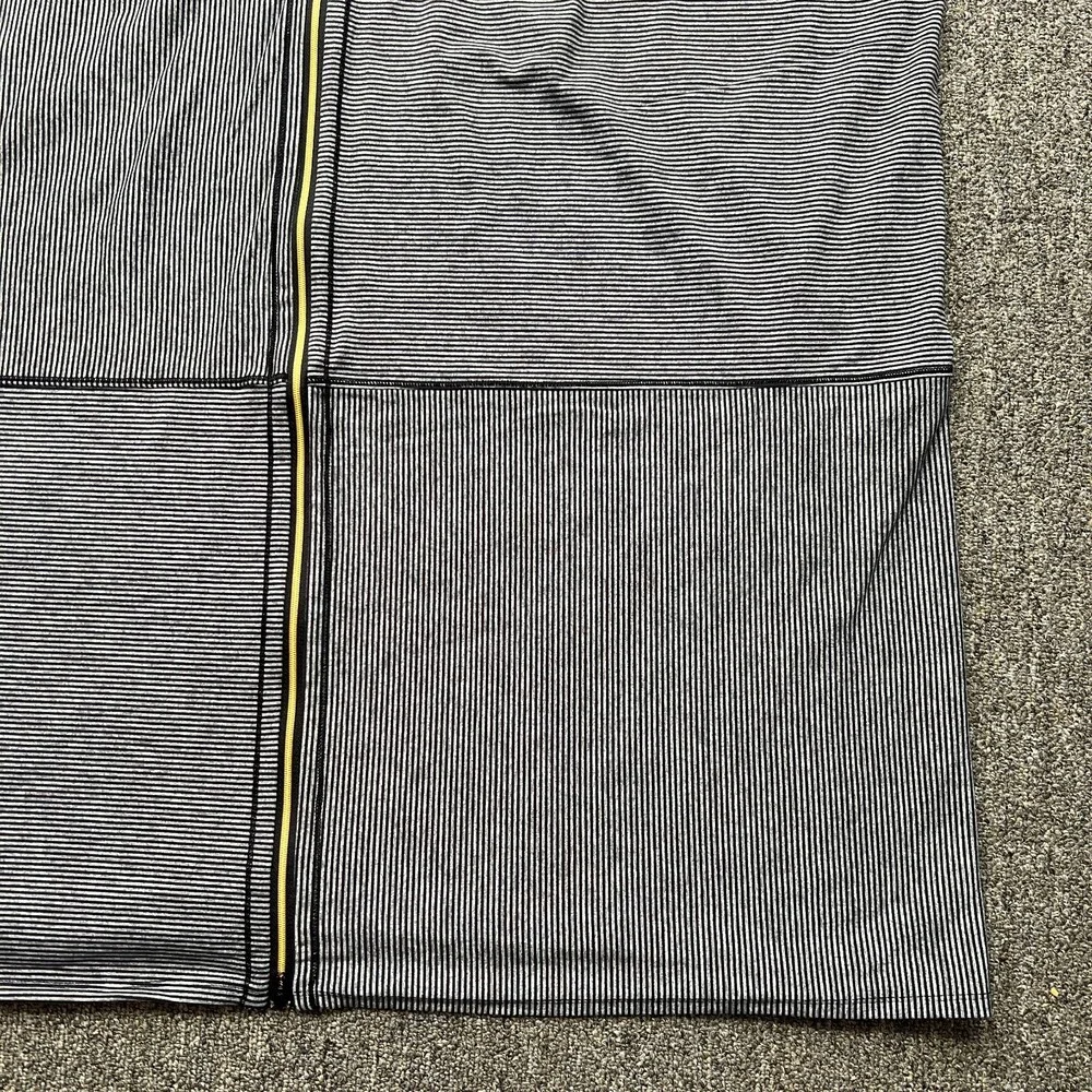 Lululemon Vinyasa Scarf Womens One Size Black Gray Tonka Stripes 28x26‎ Zipper